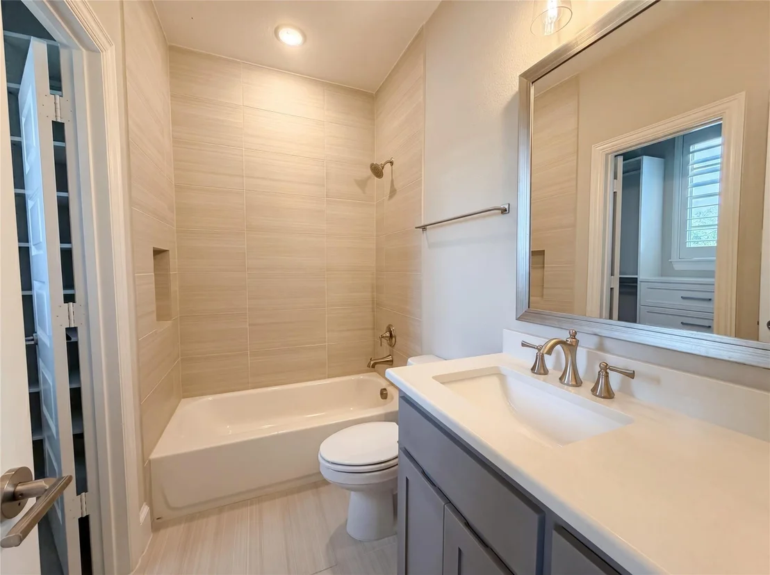 Photo of 820 Hawk Wood Lane