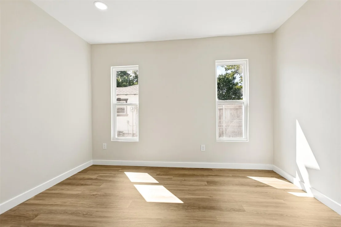 Photo of 1605 Meadowbrook Drive