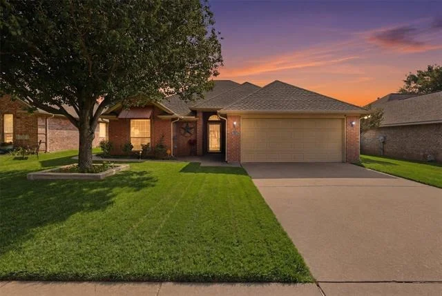 Photo of 708 Hillcrest Drive