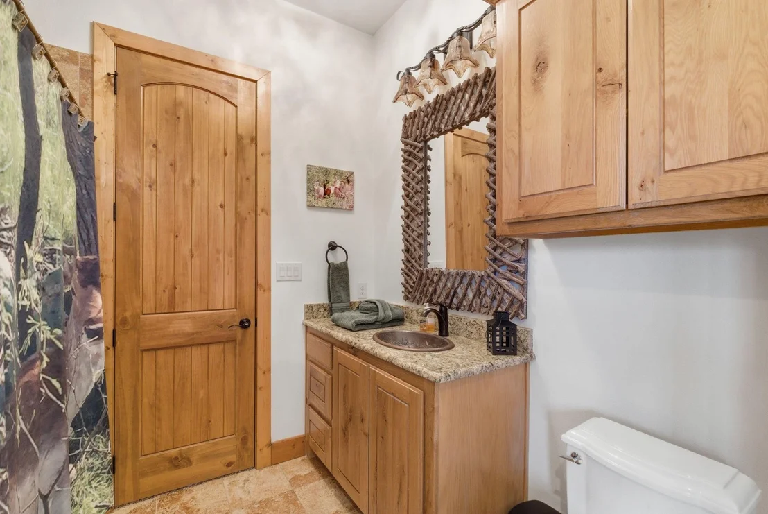 Photo of 735 Gresham Lane
