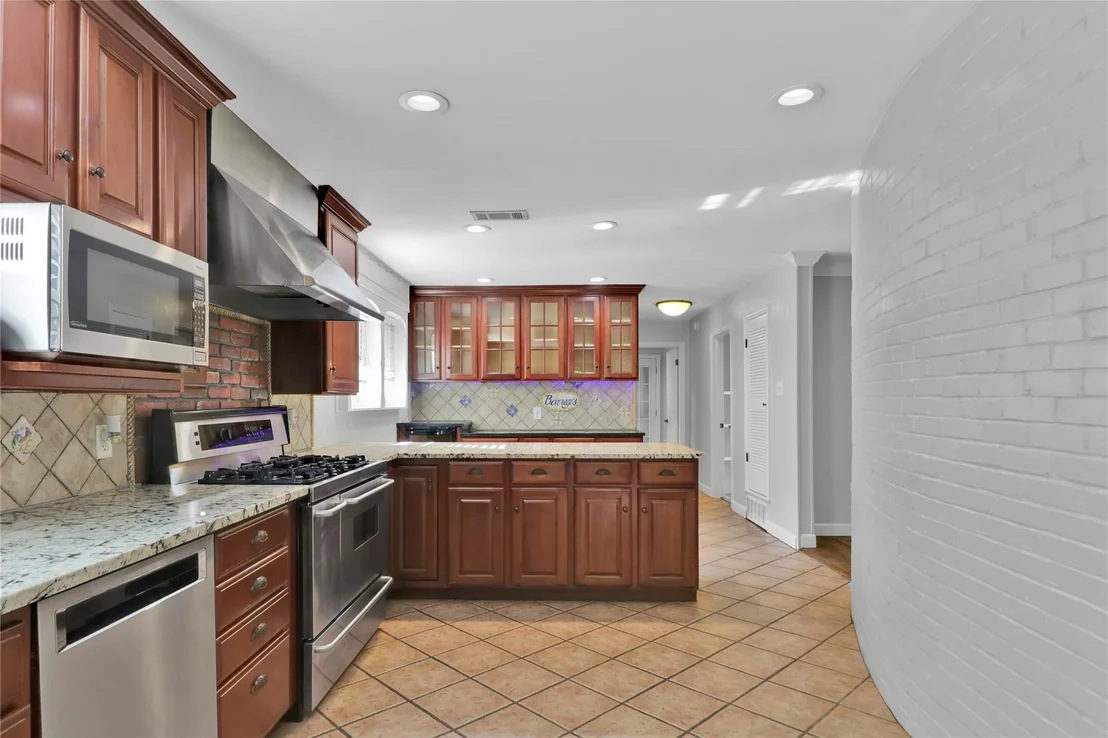 Photo of 2706 Oak Cliff Lane
