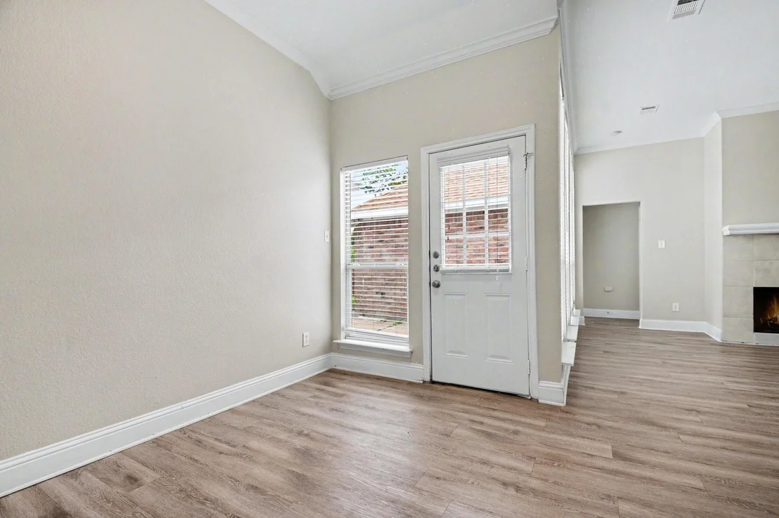 Photo of 9901 Queens Road
