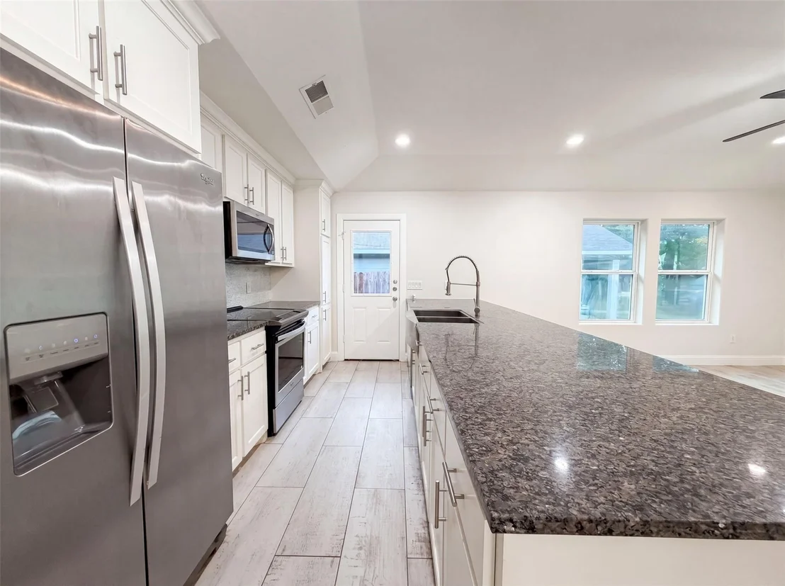 Photo of 709 W Hull Street