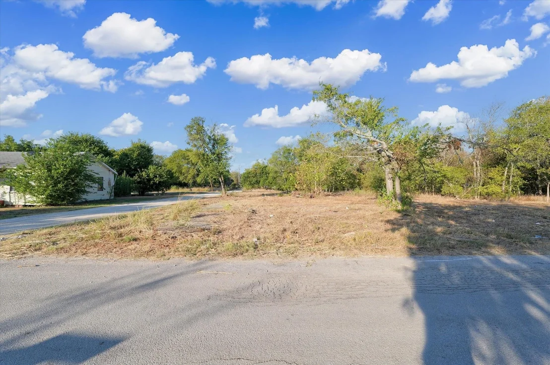 Photo of 301 N Waco Street