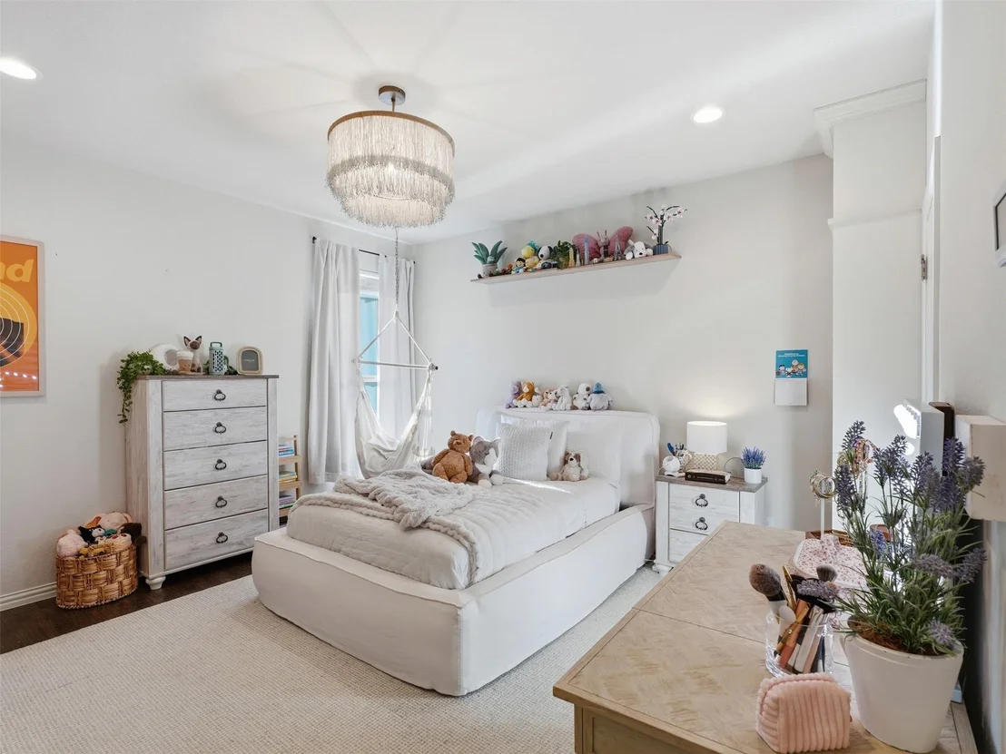 Photo of 1221 Falcon Drive