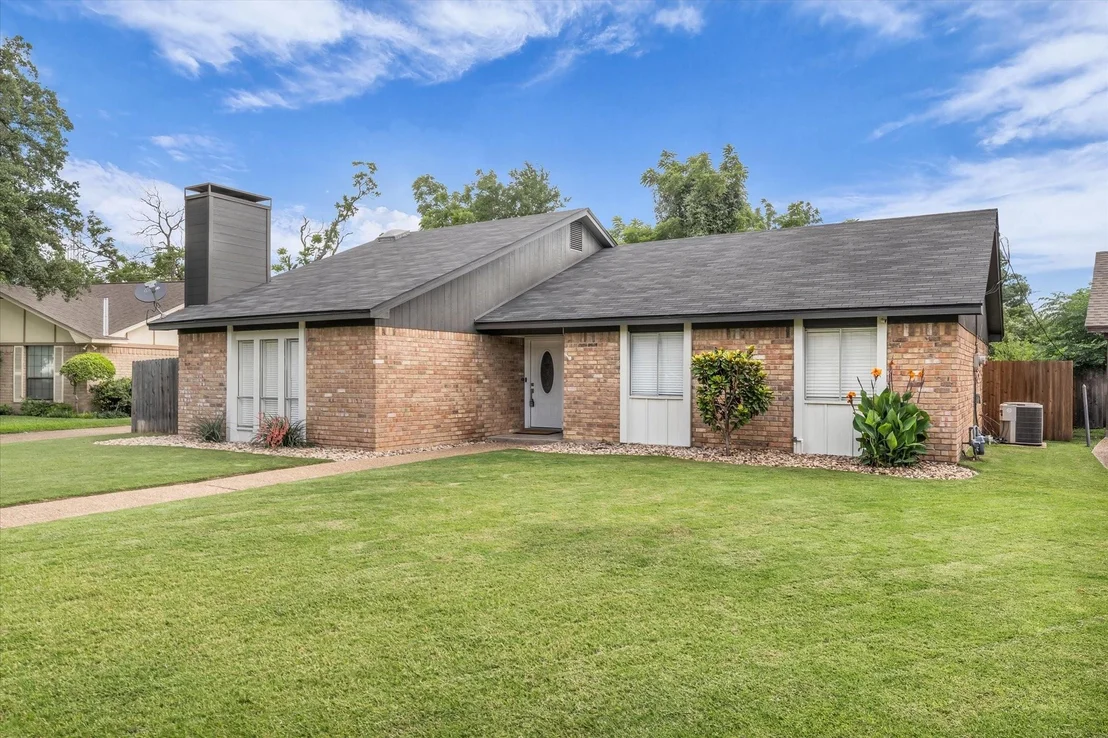 Photo of 913 Montclair Drive