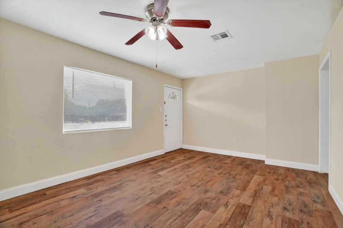 Photo of 1102 Poindexter Avenue
