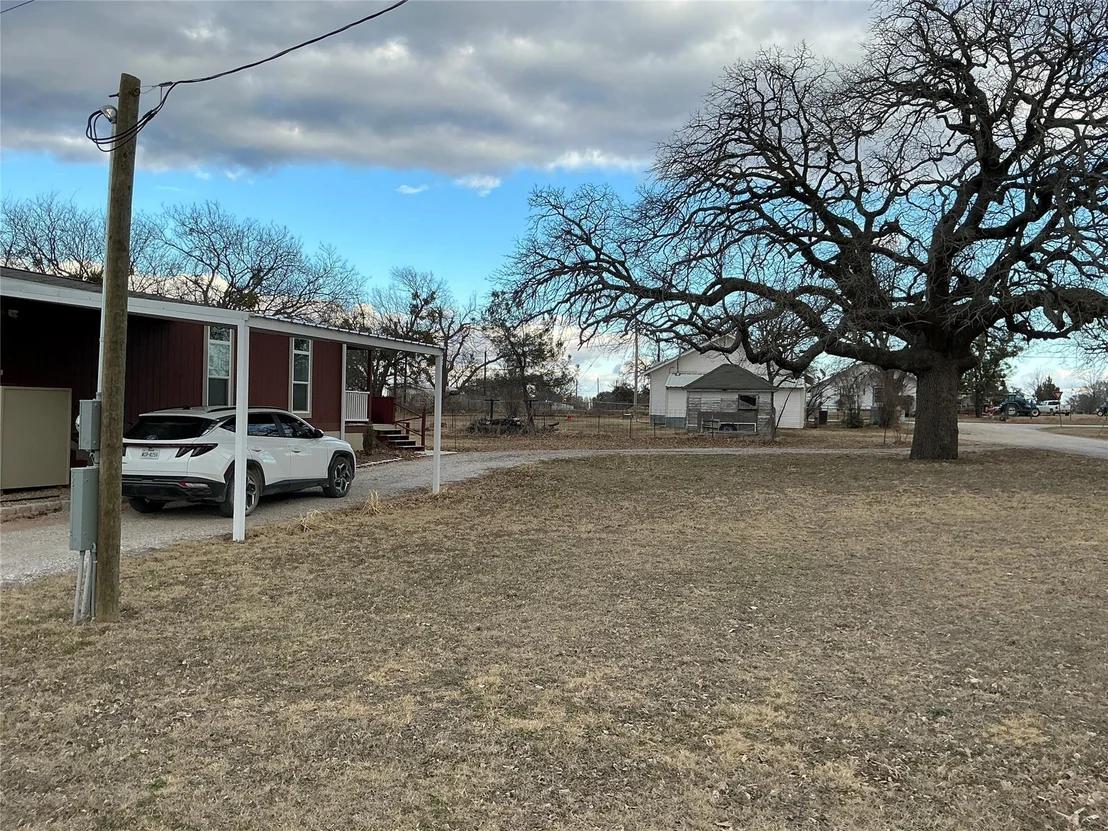 Photo of 1017 W Ross Ave