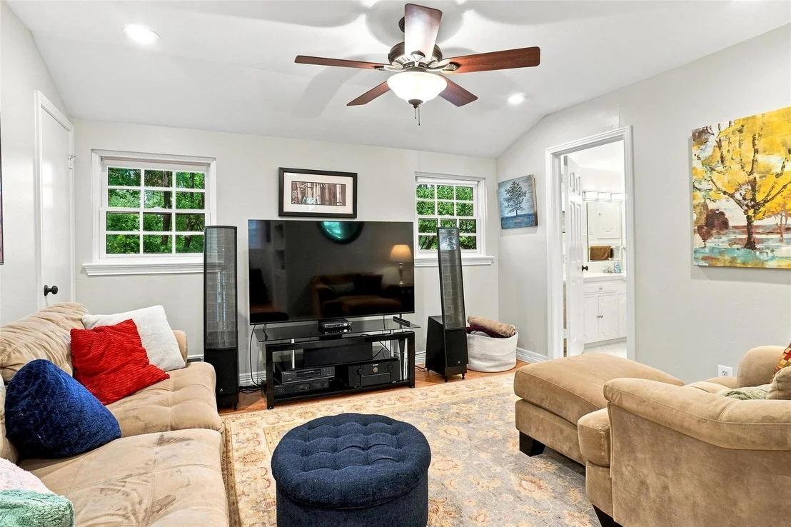 Photo of 933 Blue Lake Circle