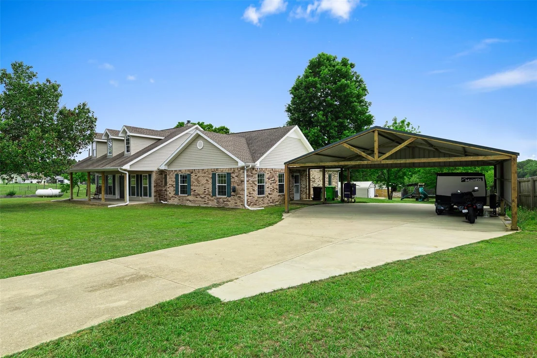 Photo of 152 Black Hawk Lane