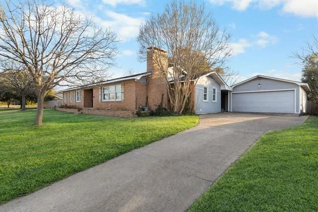 Photo of 2208 Lake Ridge Circle