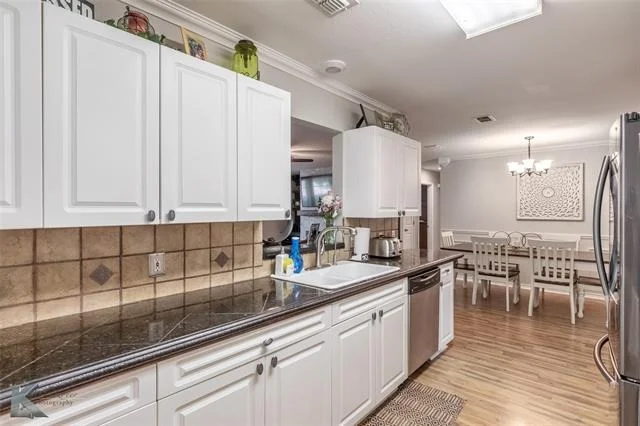 Photo of 1070 Larned Lane