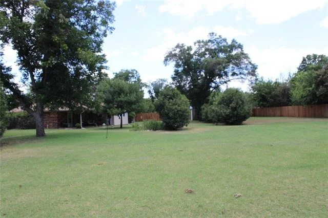 Photo of 208 PARK DR