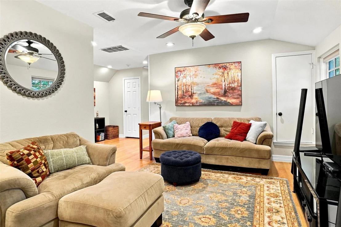 Photo of 933 Blue Lake Circle