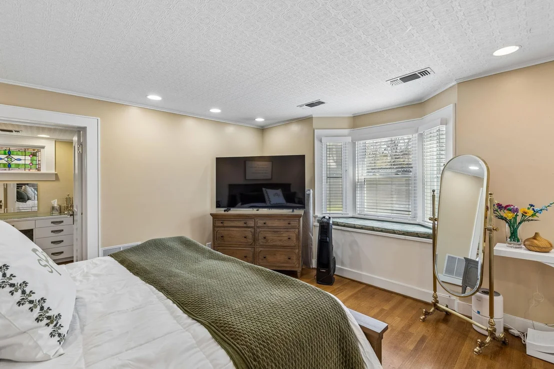 Photo of 2235 Mistletoe Boulevard