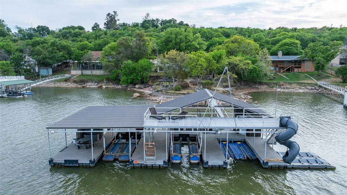 Photo of 440 Lakeside Drive