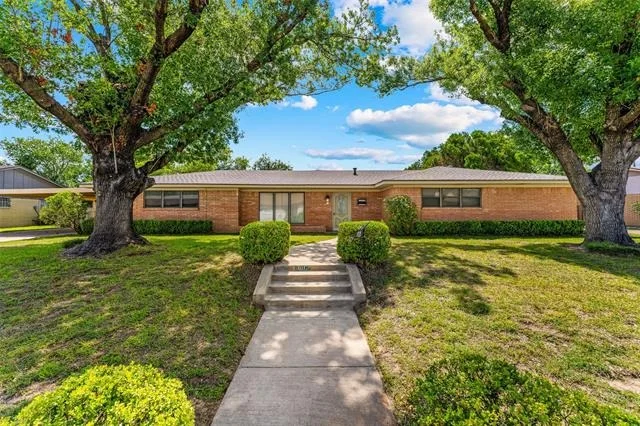Photo of 1813 King Cole Drive