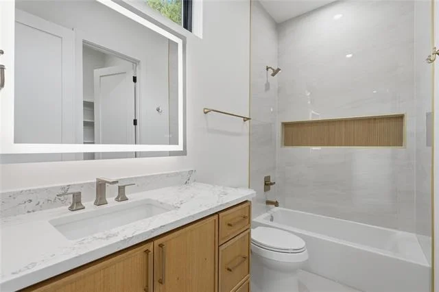 Photo of 6038 Prospect Avenue