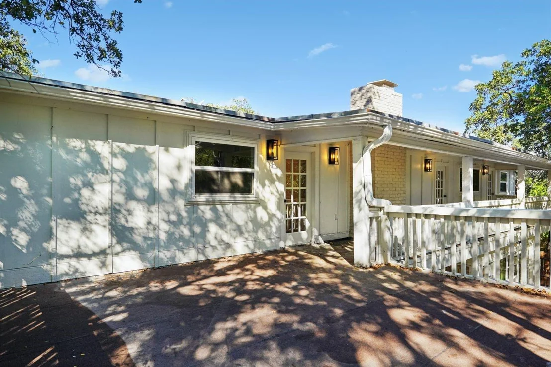 Photo of 2872 Hurstview Drive