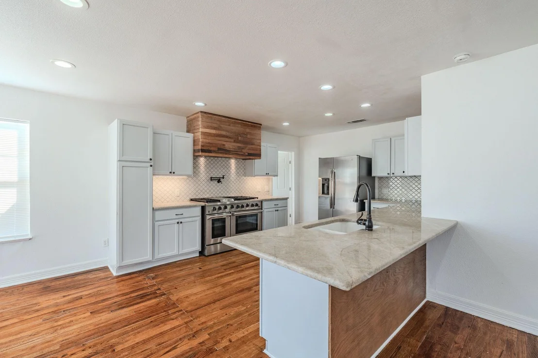 Photo of 688 Private Road 1152