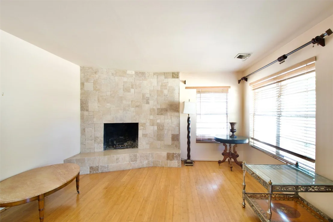 Photo of 819 Pecan Street