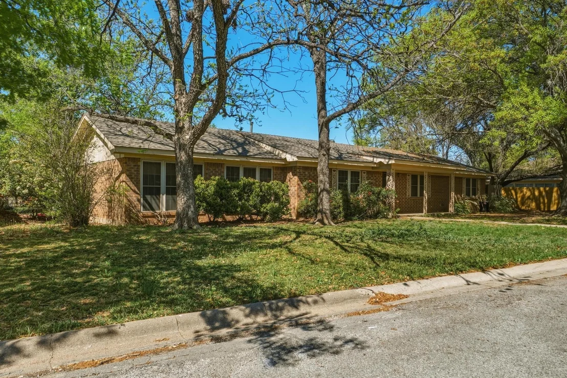 Photo of 1306 Westhill Lane