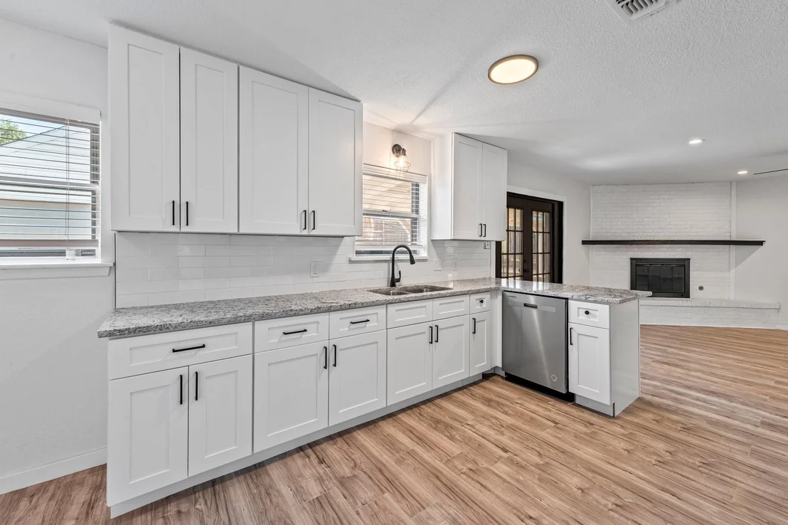 Photo of 600 Circleview Drive N