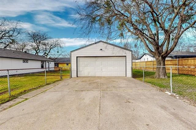 Photo of 2802 N Masters Drive