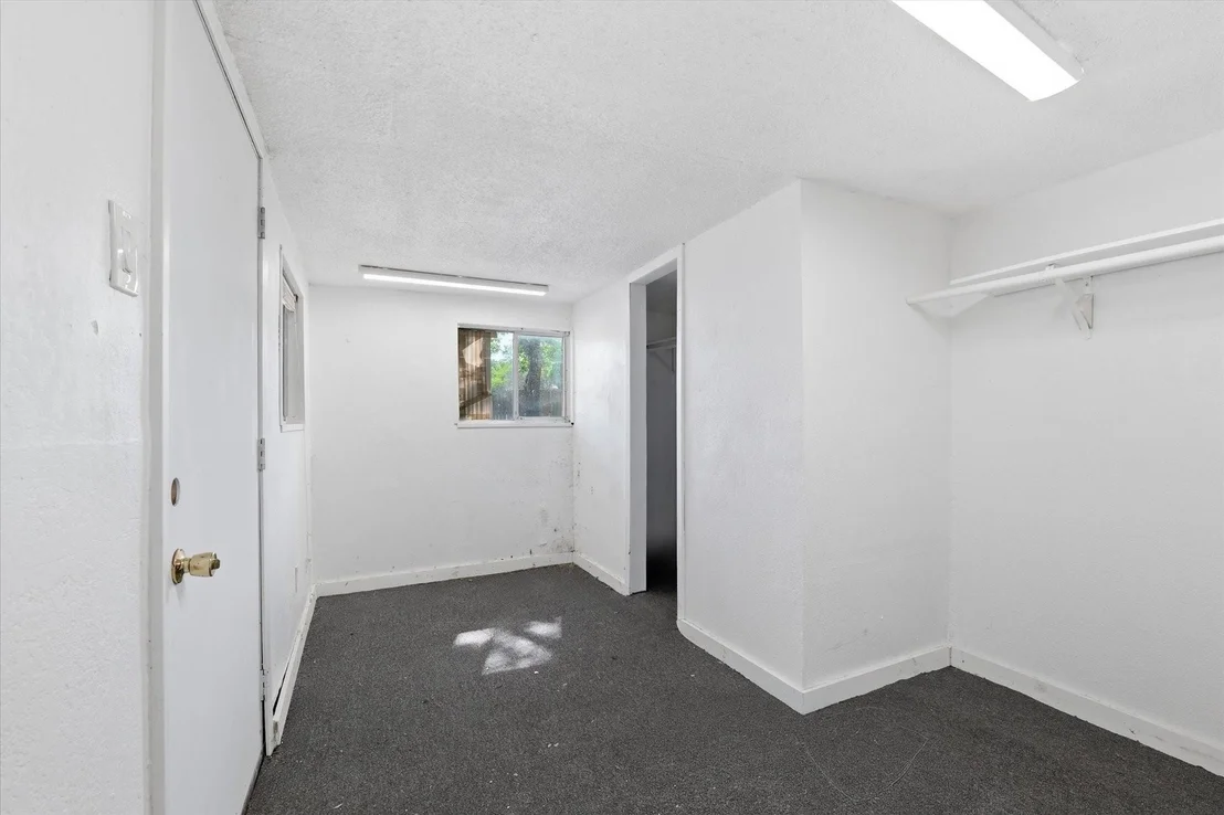 Photo of 140 Towne West Drive