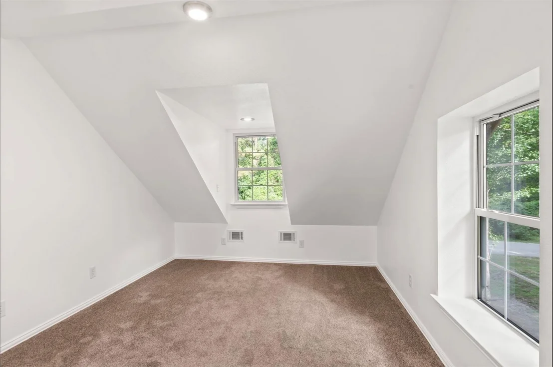 Photo of 921 Bradleys Bend