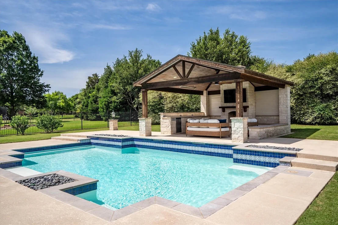 Photo of 3225 Clubview Drive