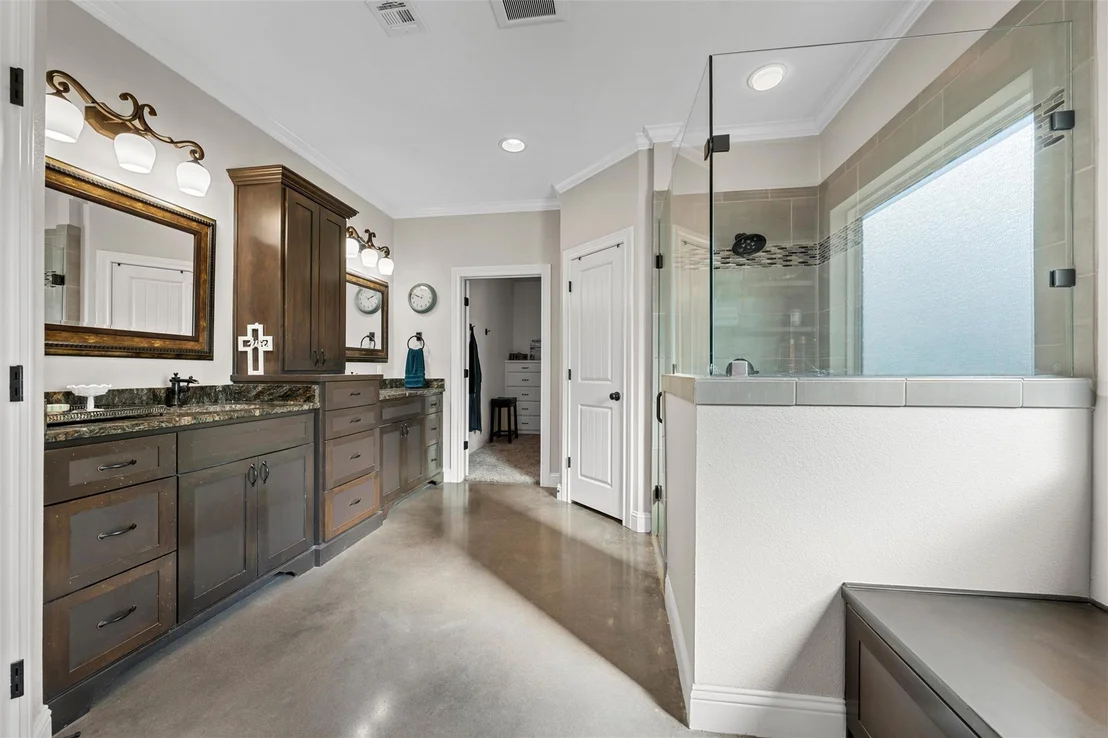 Photo of 580 Whispering Oaks