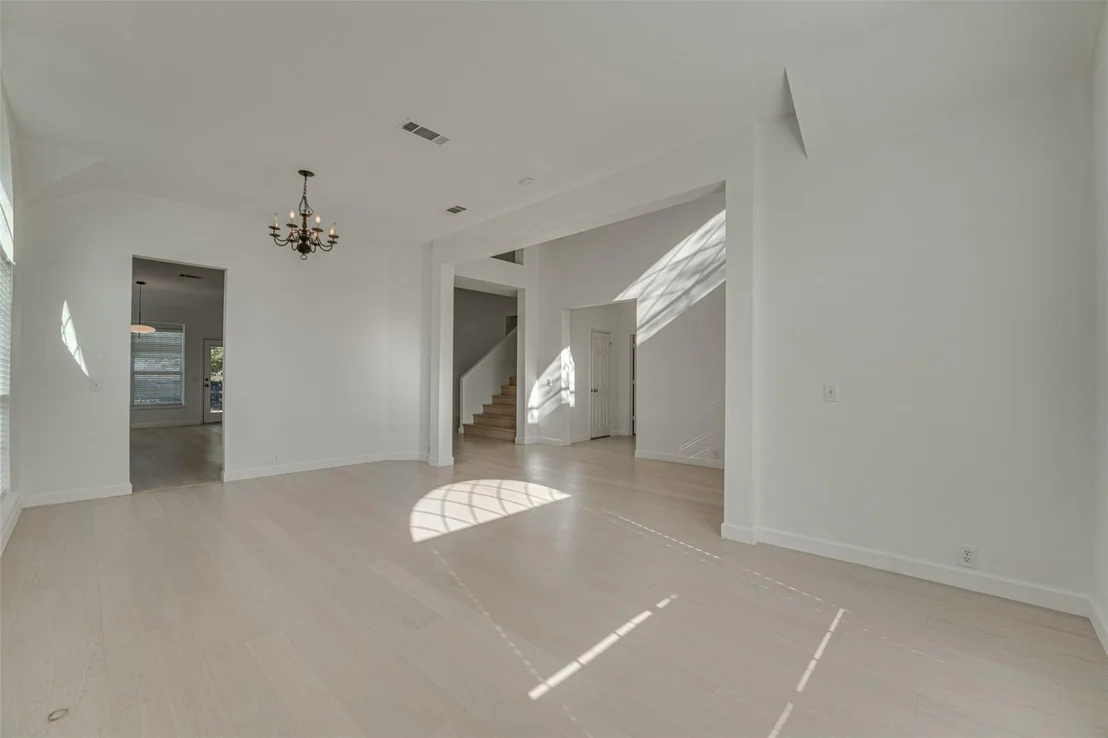 Photo of 558 Presidio Drive