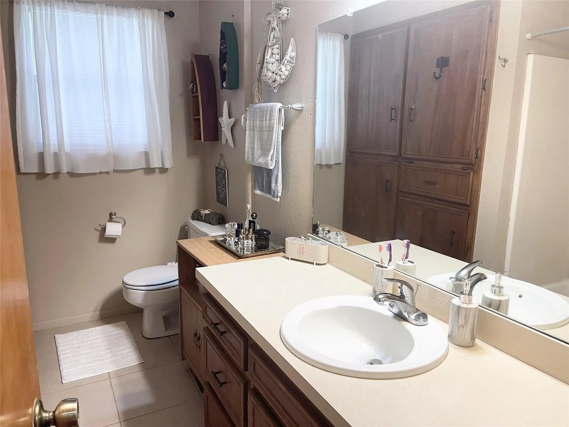 Photo of 140 S Comanche Drive