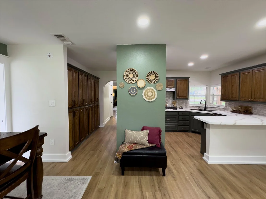 Photo of 1016 W Collins Street