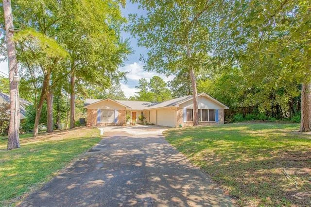 Photo of 321 Lakeview Drive