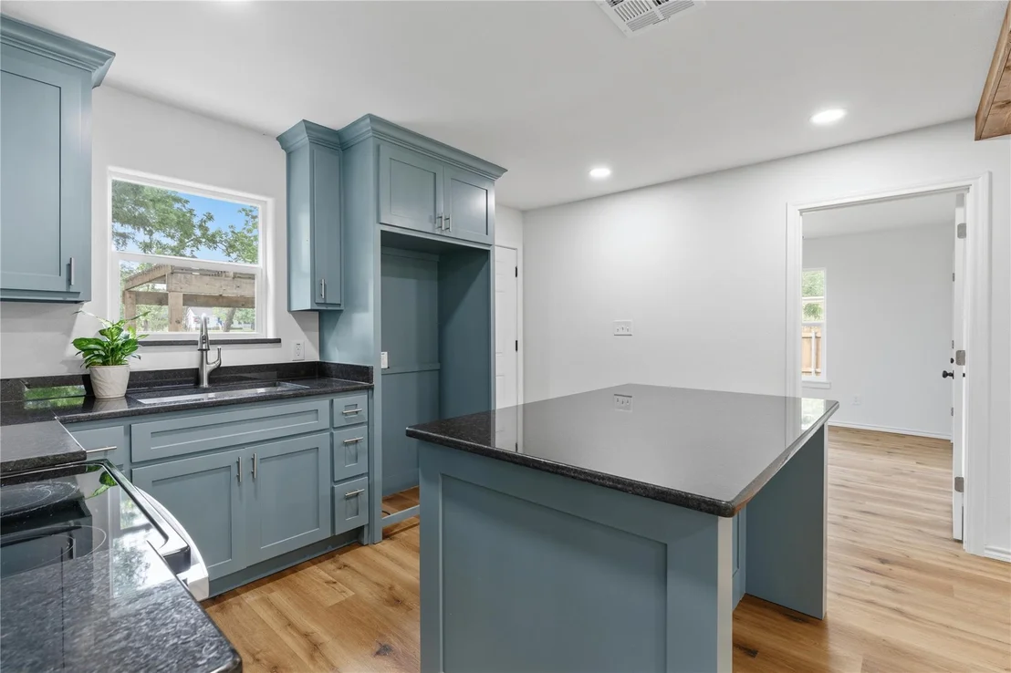 Photo of 2732 Mckenzie Avenue