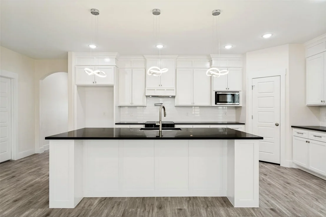 Photo of 901 E Devitt Street