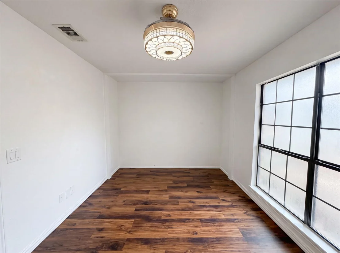 Photo of 1613 Mullins Drive