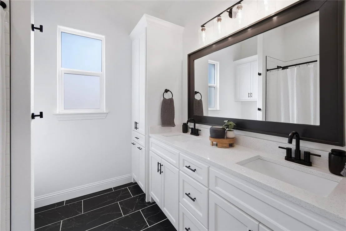 Photo of 1135 Paradise Parkway