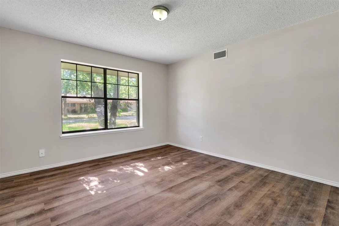 Photo of 209 Mistletoe Lane