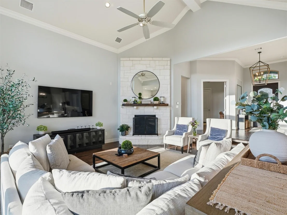 Photo of 1221 Falcon Drive