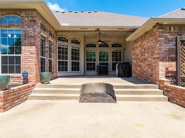 Photo of 100 Twisted Oak Lane
