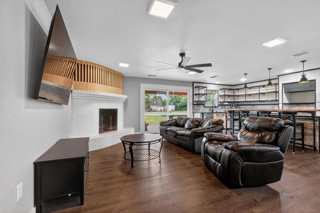 Photo of 4041 Burleson Retta Road