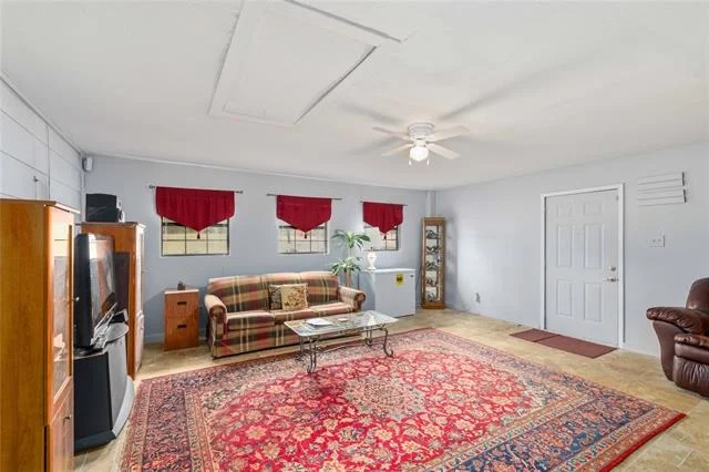 Photo of 908 W 2nd Street