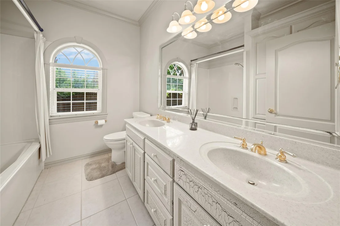 Photo of 7402 Hollytree Drive