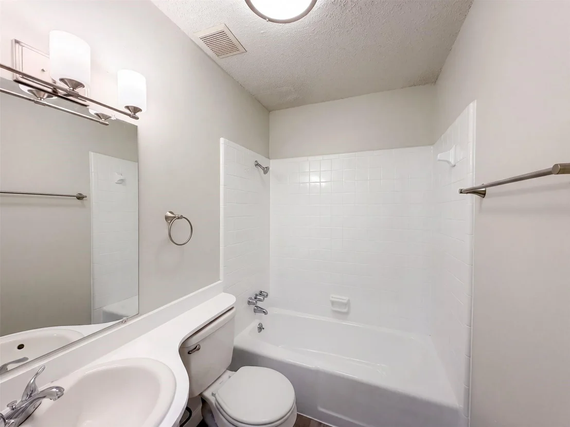Photo of 6601 Oaklawn Drive