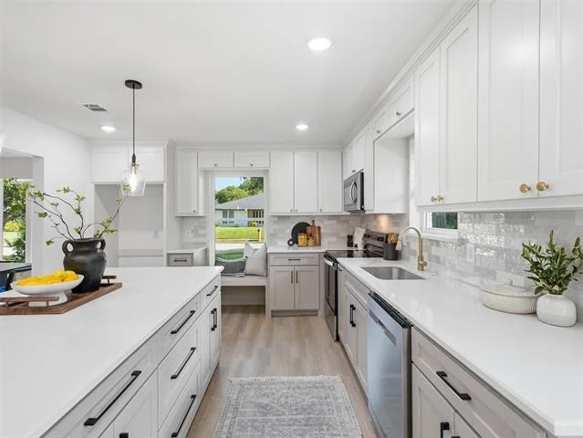 Photo of 2369 Claridge Circle