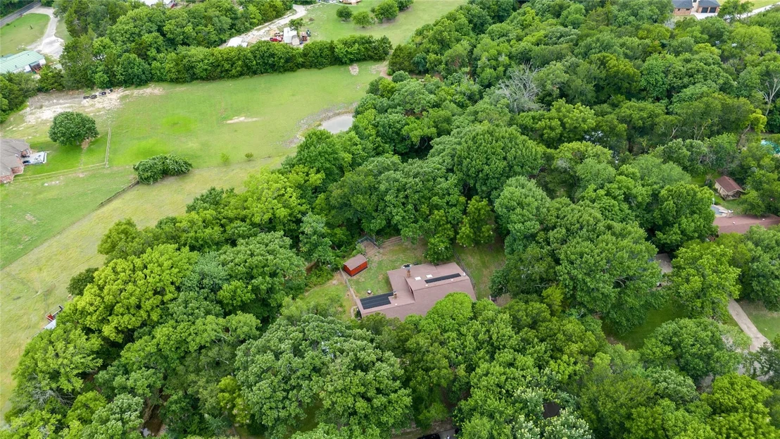 Photo of 207 Shadowwood Trail