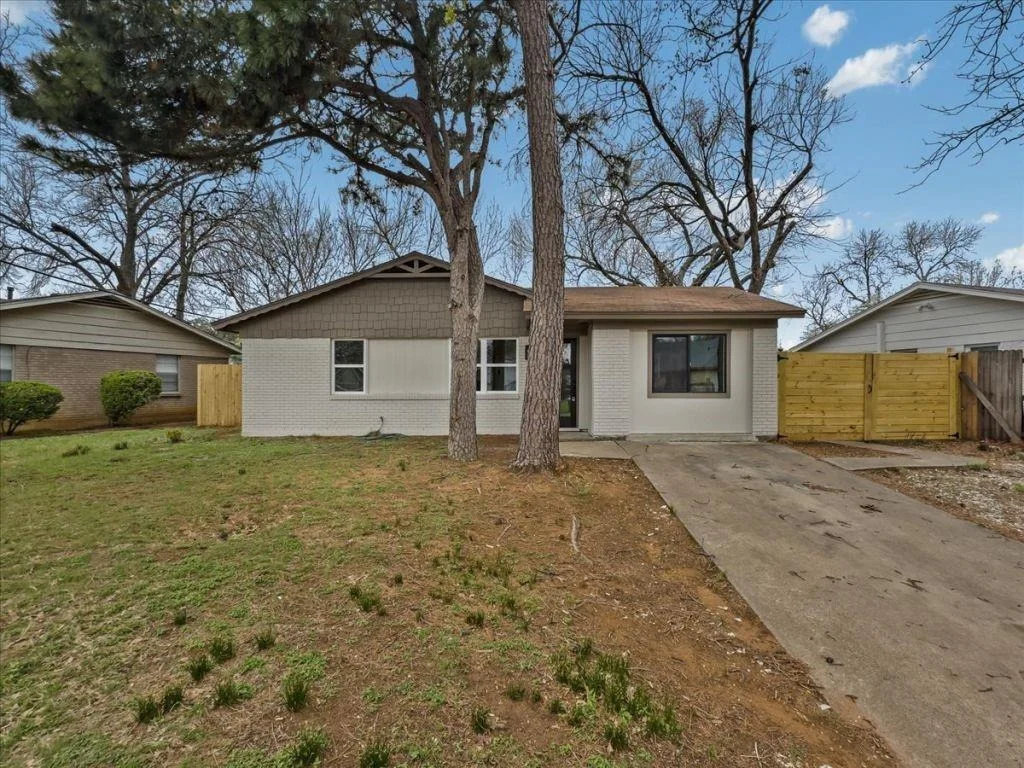 Photo of 802 Nl Robinson Drive